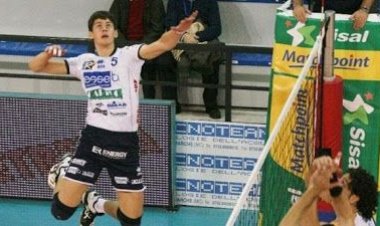 Πήρε και Ντιάτσκοφ ο Φοίνικας Σύρου