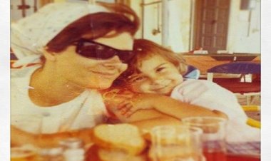 Mάνα είναι να έχεις μία κόρη σαν εμένα και να συνεχίζεις να την ανέχεσαι