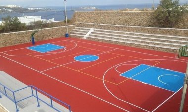 Αναβάθμιση και βελτίωση ανοιχτού γηπέδου μπάσκετ του Γυμνασίου από τον Δήμο Μυκόνου