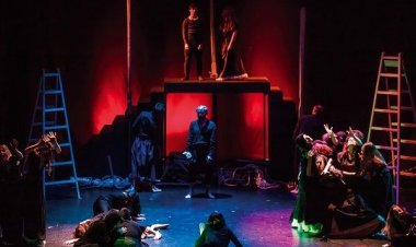 Το Θεατρικό χρονικό  του Νίκου Σφυρόερα «Μια Θαλασσινή Πολιτεία»,για την ίδρυση της Ερμούπολης στο « Απόλλων»