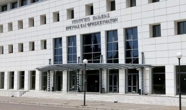 Υπουργείο Παιδείας: Αντικρούει τα περί διπλασιασμού των εξετάσεων στο Λύκειο