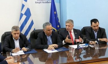 Συμφωνία ΥΠΕΣ, ΕΝΠΕ και ΚΕΔΕ για πάταξη γραφειοκρατίας στην αυτοδιοίκηση