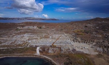 Αναστήλωση της στοάς του Φιλίππου Ε΄ στη Δήλο με χορηγία του ιδρύματος Παύλου & Αλεξάνδρας Κανελλόπουλου