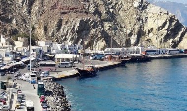 Ο Σπίρτζης δρομολογεί τις διαδικασίες για την οριστική λύση στον προβλήτα του Αθηνιού στη Σαντορίνη