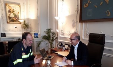 Αποχαιρετιστήρια επίσκεψη του απερχόμενου Διοικητή της  Περιφερειακής Διοίκησης Πυροσβεστικών Υπηρεσιών  Νοτίου Αιγαίου στον Αντιπεριφερειάρχη Κυκλάδων