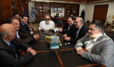 Αισιόδοξα τα μηνύματα από τη σύσκεψη για την ακτοπλοΐα - ενδοεπικοινωνία των Κυκλάδων και για θέματα ασφάλειας της ναυσιπλοΐας.