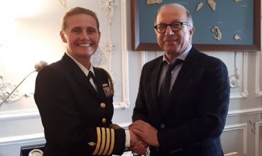 Συνάντηση του Αντιπεριφερειάρχη Κυκλάδων με την Αμερικανίδα Αξιωματούχο του Πολεμικού Ναυτικού Captain Rose Ε. Rice