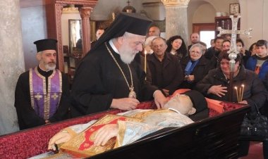 Με συγκίνηση και εκδηλώσεις σεβασμού οι χριστιανοί της Άνω Μεράς υπεδέχθησαν την σορό του Ηγουμένου Φιλαρέτου Γεροντάρη