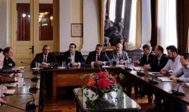 Ο Περιφερειάρχης στη Σύρο, στα εγκαίνια από τον Πρωθυπουργό, της ηλεκτρικής διασύνδεσης των Κυκλάδων με την ηπειρωτική Ελλάδα