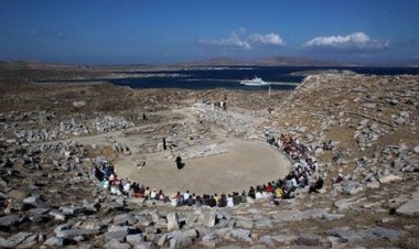 Προτεραιότητα της Περιφέρειας Νοτίου Αιγαίου η αναστήλωση του αρχαίου θεάτρου της Δήλου