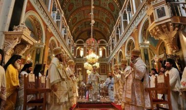 Πάνδημως τιμήθηκε στη Σύρο η Ιερά Μνήμη του Αγίου Ιερομάρτυρος Δωροθέου και η 82α Επέτειος από της ευρέσεως της εικόνας του Αγίου Δημητρίου