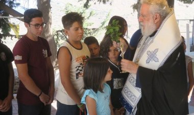 Ο Σεβασμιώτατος κ. Δωρόθεος Β΄ τέλεσε αγιασμό στο κατασκηνωτικό κέντρο της Σύρου & δέχθηκε σε εθιμοτυπική επίσκεψη τον προϊστάμενο των Πυροσβεστικών Υπηρεσιών της Περιφέρειας Ν. Αιγαίου