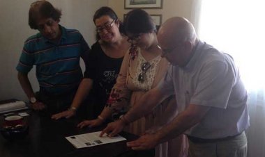 Ινδή δημοσιογράφος στα Ελληνικά νησιά