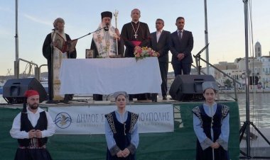 Εγκαίνια του παραλιακού μετώπου Ερμουπόλεως από τον Σεβασμιώτατο κ. Δωρόθεο Β'