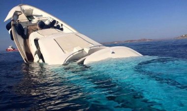 Σώοι οι επιβάτες της θαλαμηγού που βυθίστηκε στη Μύκονο