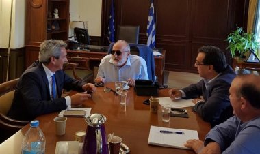 Δέσμευση Κουρουμπλή για πολυετή παραχώρηση των αιγιαλών και παραλιών στους Δήμους