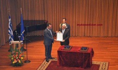 Επίτιμοι Δημότες Μυκόνου ο Πρόεδρος της Δημοκρατίας Προκόπης Παυλόπουλος και ο Αρχιεπίσκοπος Ιερώνυμος B’ (εικόνες & 18 videos)