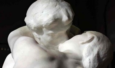 Η ιστορία του πιο διάσημου φιλιού στον κόσμο!!