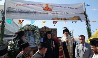 Ηλιόλουστη και Ανθόεσσα η Μύκονος δέχθηκε την ευλογία της Παναγίας Τουρλιανής (εικόνες + videos)