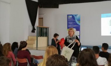 Επιστολή της Μαρίας Σταυρακοπούλου στον Δήμαρχο Μυκόνου για την ανεξήγητη κωλυσιεργία στην μεταδημότευσή της