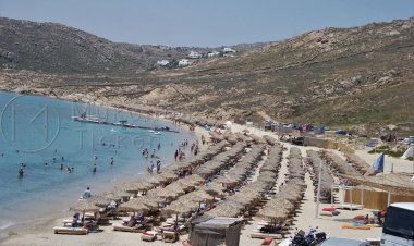 Οι κανόνες που υποχρεούνται να εφαρμόζουν οι επιχειρηματίες για ομπρέλες, ξαπλώστρες και ελεύθερη πρόσβαση στις παραλίες