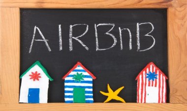 Airbnb: Η πλατφόρμα συνεργάζεται με την Κομισιόν και τις Αρχές Προστασίας Καταναλωτών, βελτιώνοντας τον Τρόπο Προσφοράς Καταλύματος (Τι αλλάζει στην πλατφόρμα)