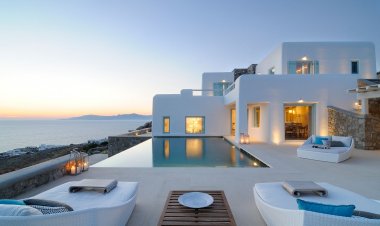 Μύκονος και Σαντορίνη τα δημοφιλή θέρετρα που αποτελούν πόλους έλξης για απόκτηση εξοχικής κατοικίας!! Πώς διαμορφώνονται οι τιμές
