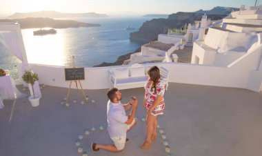 H Σαντορίνη έχει γίνει ο απόλυτος προορισμός για προγαμιαίες φωτογραφίσεις