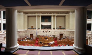 Το ΦΕΚ με το Πολυνομοσχέδιο του ΥΠΕΣ: Τι προβλέπει για ΟΤΑ, Άσυλο, Απολύσεις, Συντάξεις, Θάνου