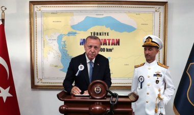 Ιταμή πρόκληση Ερντογάν με φόντο χάρτη της "γαλάζιας πατρίδας" - Θεωρεί δικό του το μισό Αιγαίο