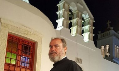 Ο Αρχιερατικός Επίτροπος Μυκόνου π. Πέτρος Μαραγκός απαντά στην Ιταμή Αξίωση και στην παραληρηματική επίθεση Γκέλου στην τοπική Εκκλησία