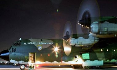 ΕΚΤΑΚΤΟ: Αεροσκάφος C-130 της ΠΑ μετέφερε εσπευσμένα στην Λέσβο 4 διμοιρίες ΜΑΤ - Εκτός ελέγχου η κατάσταση [Video]