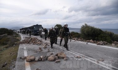 Επεισοδιακή αποχώρηση από την Καράβα - Τακτική Αναδίπλωση των ΜΑΤ στη Λέσβο μετά την πάνδημη αντίσταση των κατοίκων [Video]