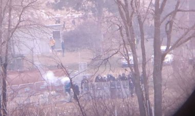 Έβρος: Ντοκουμέντα!! Η στιγμή που Τούρκοι αστυνομικοί ρίχνουν χημικά στους Έλληνες!! [Video]