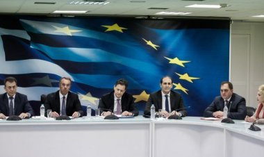 Κορωνοϊός: Σε 4 πυλώνες η 1η δέσμη οικονομικών μέτρων - Αναστολή ΦΠΑ και οφειλών σε ΔΟΥ για τέσσερις