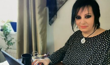 Coronavirus Pandemic - Pένα Παυλάκη, από την “κόλαση” της Αγγλίας: «Ο φόβος σκοτώνει την ελευθερία, σκοτώνει τη Δημοκρατία»