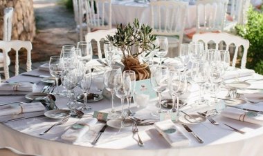 Coronavirus Restaurants: Μειώνεται από το 24% στο 13% ο ΦΠΑ σε όλη την εστίαση, τι θα γίνει με καταλύματα, μεταφορές