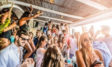 Coronavirus – Reopen Beaches: Ανατροπή για οργανωμένες παραλίες: Επιτρέπεται από σήμερα αλκοόλ και μουσική [Video]