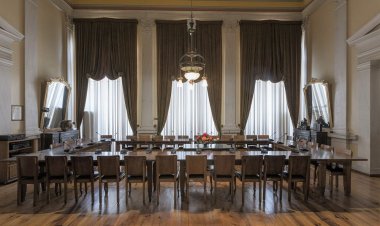 Syros: Μπορείτε να λειτουργείτε ως ένα «ψηφιακά» αναλφάβητο αυτοδιοικητικό «σκορποχώρι» όμως οφείλετε να σέβεστε τους θεσμούς