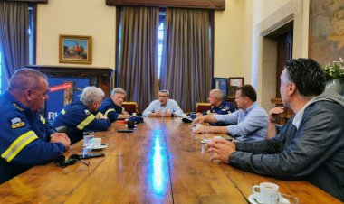 Aegean islands: Σύσκεψη του Περιφερειάρχη με την ηγεσία του Πυροσβεστικού Σώματος της Περιφέρειας Νοτίου Αιγαίου