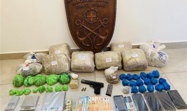 Mykonos: Αλλοδαποί χονδρέμποροι έθαβαν ναρκωτικά μέσα σε κουβάδες στη Φτελιά - Πώς τους συνέλαβαν