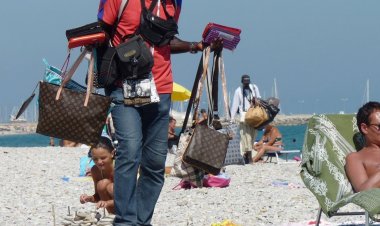 Mykonos: Σύλληψη αλλοδαπού για διάθεση προϊόντων παρεμπορίου