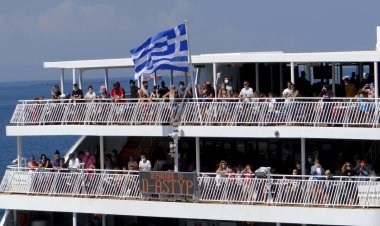 Coronavirus Pandemic: 24χρονη από τη Θεσσαλονίκη, ήξερε ότι είναι θετική στον Κορωνοϊό, πήρε το πλοίο για Σαντορίνη!!