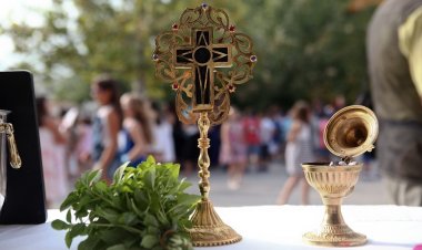 Starting the New School Year: Αγιασμός ανά... τάξη και μέτρα προστασίας [Έγγραφο]