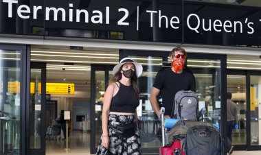 UK Travel Restrictions: Επτά ελληνικά νησιά (Μύκονος) προστέθηκαν στην λίστα καραντίνας