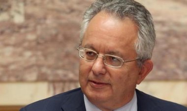 New Restrictions – Ν. Αλιβιζάτος: Κανένα δικαστήριο δεν έχει κηρύξει τη διάταξη για τις συναθροίσεις αντισυνταγματική