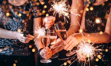 Coronavirus - Fêtes 2020: Πόσα άτομα επιτρέπονται σε σπίτι στις γιορτές και στο Réveillon - Το παραθυράκι στο ωράριο κυκλοφορίας