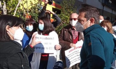 Coronavirus vaccination: Εμβολιάστηκε ο Τσίπρας - Ανασφάλεια προκαλούν οι κυβερνητικές παραλείψεις, όχι το εμβόλιο