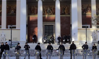 Coronavirus in Greece-DW: «Παντού αστυνομικοί, πουθενά γιατροί»