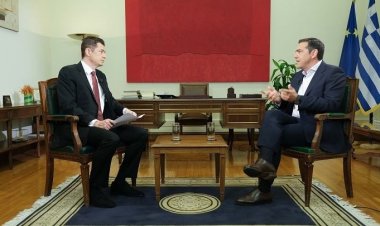 SYRIZA leader A. Tsipras: Ο κ. Μητσοτάκης έχει μολυνθεί από την ασθένεια της αλαζονείας, δεν συναισθάνεται τι περνάει ο μέσος πολίτης